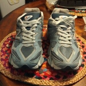Used Mens Balance Blue and White Mesh Athletic Sneakers.Size 10